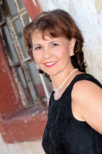 ABSAGE WEGEN KRANKHEIT - Rumänische Klänge vom Donaudelta und den Karpaten zum Rhein: Die Sängerin Adina Romana präsentiert Lieder aus ihrer Heimat Rumänien @ Alte Rösterei